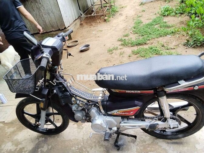 Honda Dream Nữ Chạy