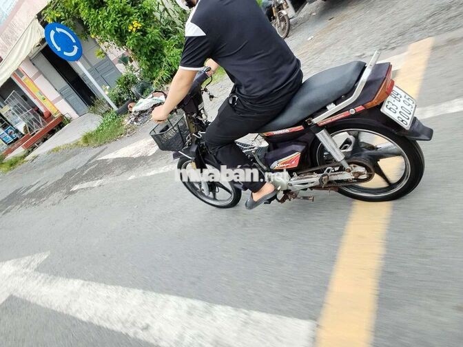 Honda Dream Nữ Chạy