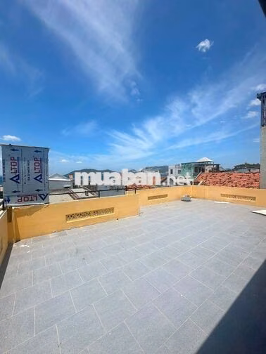 CHO THUÊ MẶT BẰNG 295m2 NGANG 11M MẶT TIỀN ĐƯỜNG TRẦN PHÚ