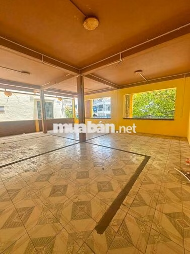 CHO THUÊ MẶT BẰNG 295m2 NGANG 11M MẶT TIỀN ĐƯỜNG TRẦN PHÚ