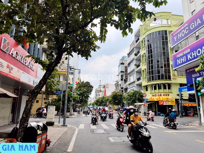 BÁN NHÀ MẶT TIỀN KINH DOANH : ĐƯỜNG NGUYỄN ĐÌNH CHIỂU - P. 2 - Q. 3 