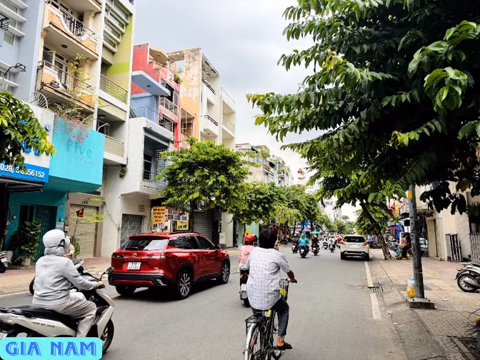 BÁN NHÀ MẶT TIỀN KINH DOANH : ĐƯỜNG NGUYỄN ĐÌNH CHIỂU - P. 2 - Q. 3 
