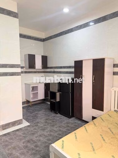 Phòng 20m2 đầy đủ nội thất, có cửa sổ, tháng máy