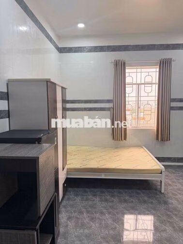 Phòng 20m2 đầy đủ nội thất, có cửa sổ, tháng máy