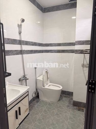 Phòng 20m2 đầy đủ nội thất, có cửa sổ, tháng máy