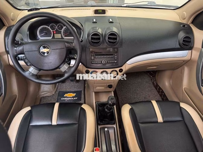 Chevrolet AVEO 2018 Số sàn Trắng Nệm da
