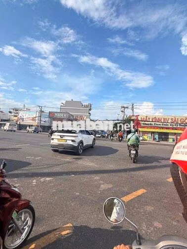 CẦN BÁN ĐẤT THỔ CƯ GẦN ỦY BAN XÃ XUÂN THỚI SƠN. SÁT BÊN THỊ TRẤN HÓC M