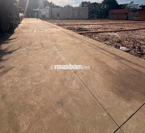 CẦN BÁN ĐẤT THỔ CƯ GẦN ỦY BAN XÃ XUÂN THỚI SƠN. SÁT BÊN THỊ TRẤN HÓC M
