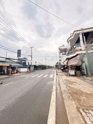 BÁN MT PHẠM THỊ GIÂY. TTT GẦN NGÃ 5 CHÙA HANG. khu vực sầm uất.