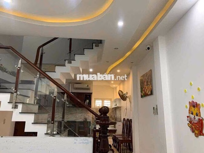 Cho thuê nguyên căn nhà Nguyễn Tất Thành, Q4