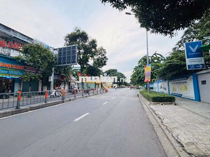 Cho thuê mặt tiền Phan Văn Trị ngay ngã tư Nguyễn Oanh p10 Gò Vấp