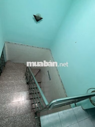 Cho thuê nhà nguyên căn 2 tầng mặt tiền đường 10m, gần chợ Tân Hương