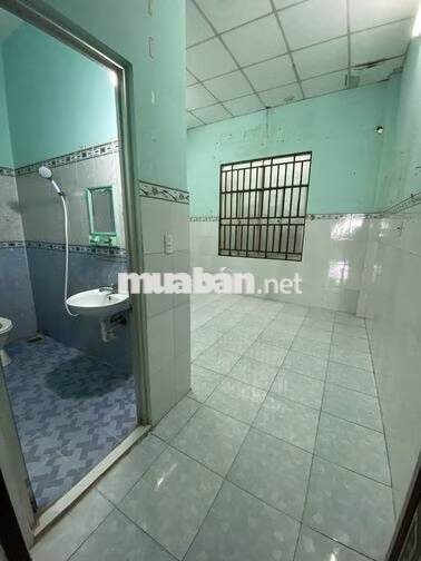 Cho thuê nhà nguyên căn 2 tầng mặt tiền đường 10m, gần chợ Tân Hương