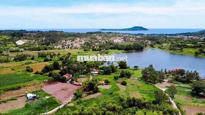 Bán lô đất sổ sẵn thổ cư view Hồ, gần biển Xóm Cát. Ngang bám 56m