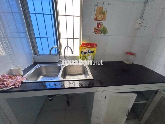 phòng 3tr5 đường số 4 bình thọ cách spkt 1km 5p đi xe