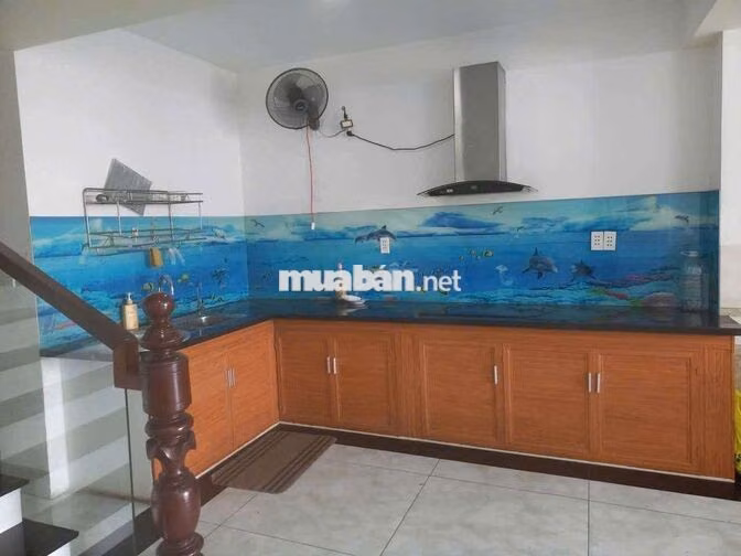 4pn 1p thờ ,3 máy lạnh .ôtô đậu trong nhà 
