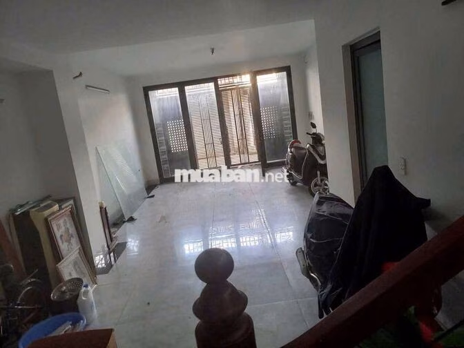 4pn 1p thờ ,3 máy lạnh .ôtô đậu trong nhà 