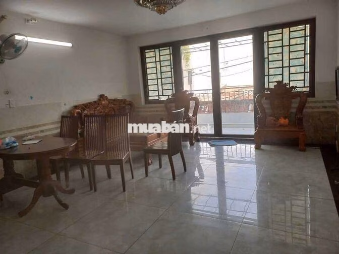 4pn 1p thờ ,3 máy lạnh .ôtô đậu trong nhà 