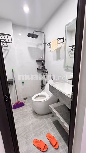 cho thuê nhà 75m2 2 tầng ngõ ôt khu thái hà