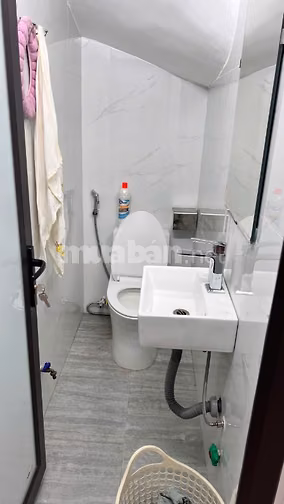 cho thuê nhà 75m2 2 tầng ngõ ôt khu thái hà