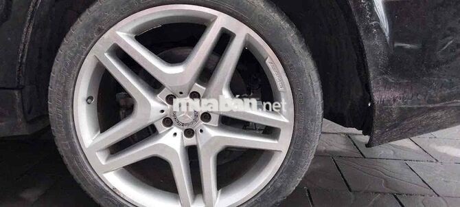 Mercedes-Benz GL550 -  2014