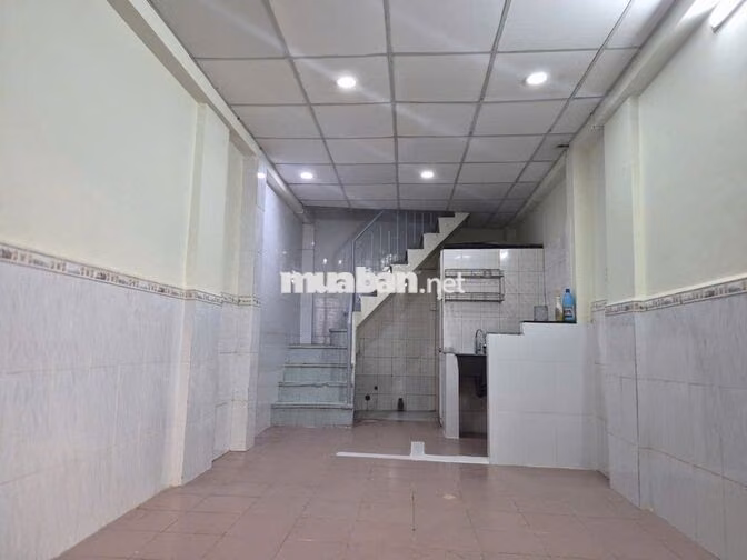 Nhà Q3 cho thuê dt 3x8 sạch sẽ,2 PN+ 2WC. Ưu tiên gia đình/nhóm bạn