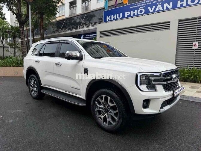 Ford Everest Titanium 1 cầu 2025 Trắng 15.200 km