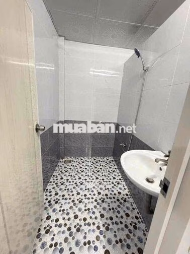 Nhà 6x30m trống suốt hẻm ô tô Nguyễn Truyền Thanh