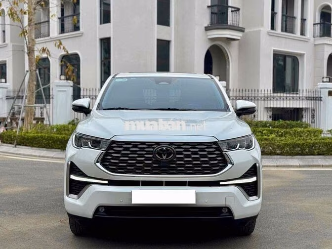 Toyota Innova Cross HEV 2025 Xăng điện Trắng