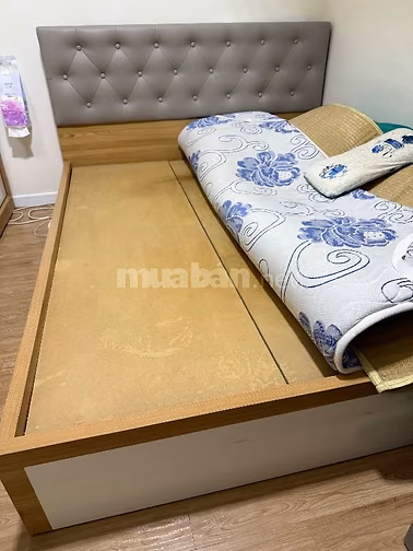 Giường ngủ 1m6x2m cần sang nhượng lại giá rẻ 
