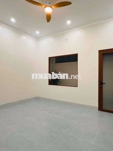 NHÀ CẤP 4 MỚI XÂY SAU LƯNG UỶ BAN LONG PHƯỚC cũ