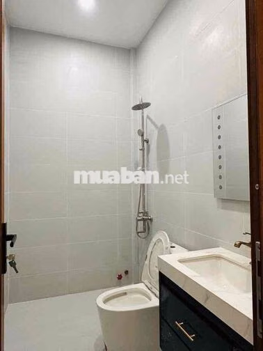 NHÀ CẤP 4 MỚI XÂY SAU LƯNG UỶ BAN LONG PHƯỚC cũ
