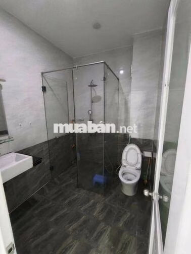 nhà nguyên căn HXH 3 tầng gần Co.op Mart Bình Triệu an ninh , yên tĩnh