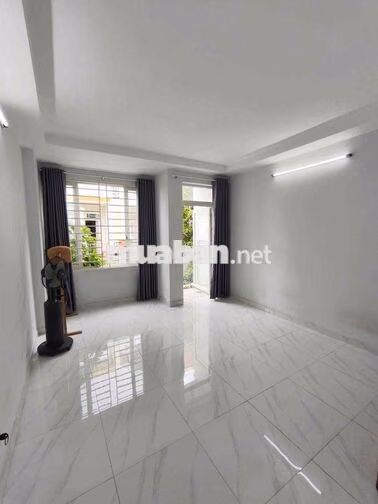 nhà nguyên căn HXH 3 tầng gần Co.op Mart Bình Triệu an ninh , yên tĩnh