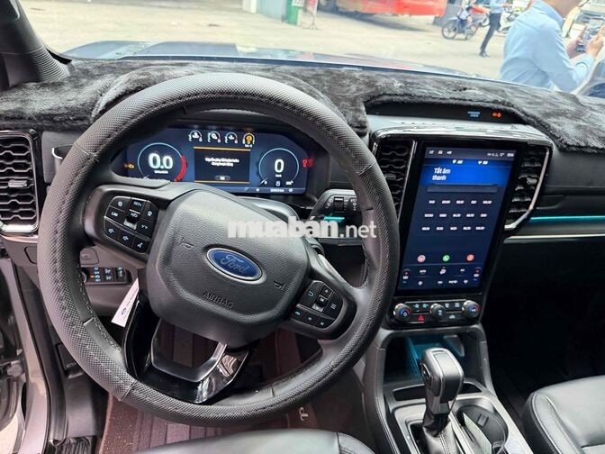 Everest Tita 2025 odo 19.000km BH 2028