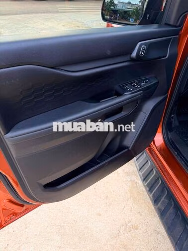 Ford Ranger XLS 2025 2 cầu tự động 4 vạn siêu đep