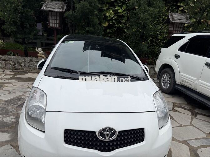 Toyota Yaris Hatchback 2007 Trắng 12 vạn km