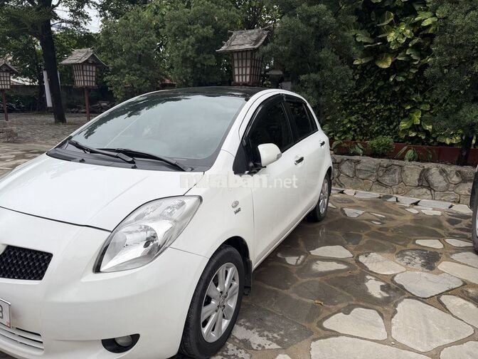 Toyota Yaris Hatchback 2007 Trắng 12 vạn km