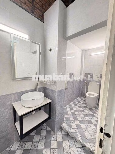 nhà cho thuê hxh thành mỹ p8 tân bình. DT: 3m5 x 15m 1 lầu 2p giá 11tr