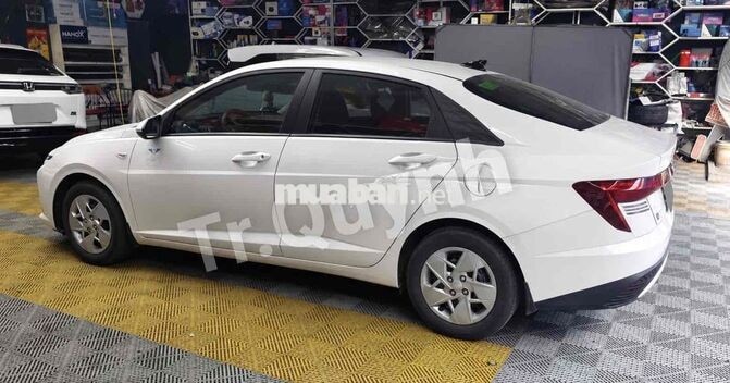 Hyundai Accent Trắng 5 chỗ