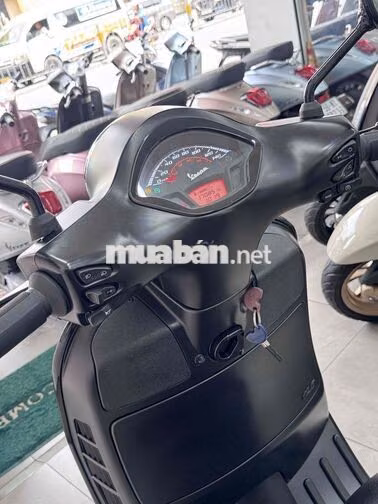 Piaggio Vespa GTS 125 cc ABS iGet đèn lét