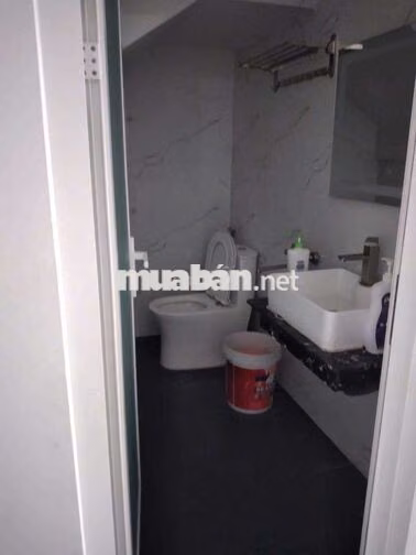 Nhà sát chợ Thủ Đức hẻm ô tô còn mới