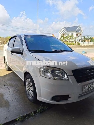 Chevrolet Aveo Trắng Xe sedan