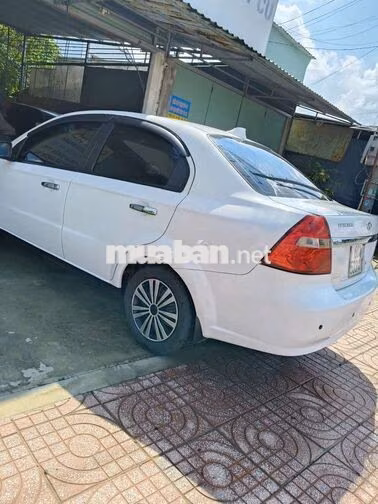 Chevrolet Aveo Trắng Xe sedan