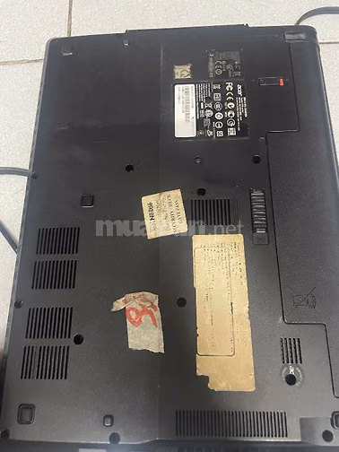 Laptop cũ, cần bán gấp, đang sử dụng, pin chai.