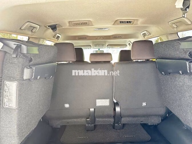 GIA ĐÌNH CẦN BÁN XE TOYOTA INNOVA MÀU ĐEN ĐỜI 2022