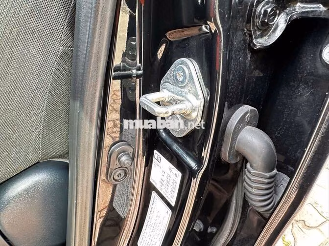 GIA ĐÌNH CẦN BÁN XE TOYOTA INNOVA MÀU ĐEN ĐỜI 2022