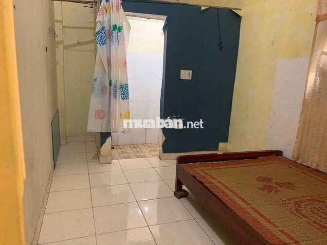 Nhà trọ giá rẻ 13 m² giá 1tr5 Quang Trung Hà Đông, có sẵn giường.