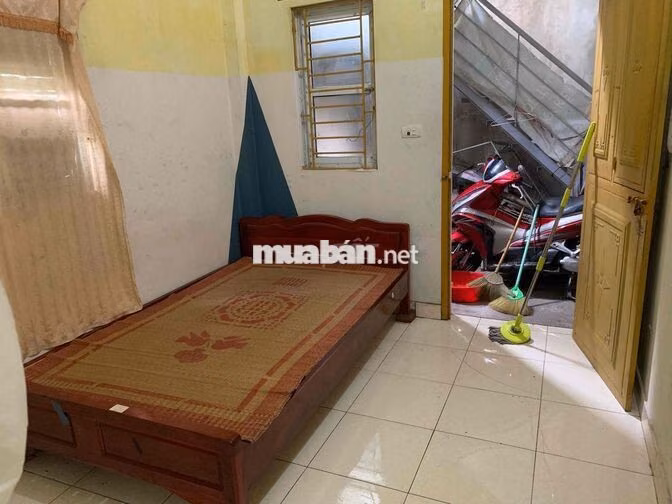 Nhà trọ giá rẻ 13 m² giá 1tr5 Quang Trung Hà Đông, có sẵn giường.