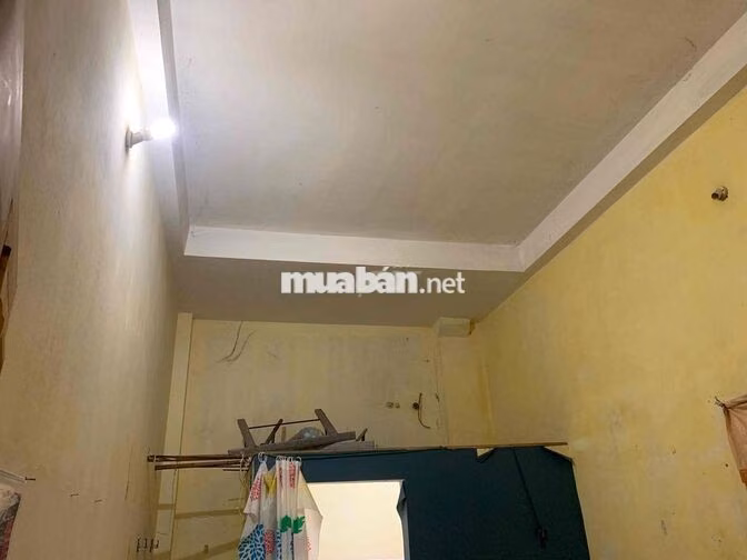 Nhà trọ giá rẻ 13 m² giá 1tr5 Quang Trung Hà Đông, có sẵn giường.